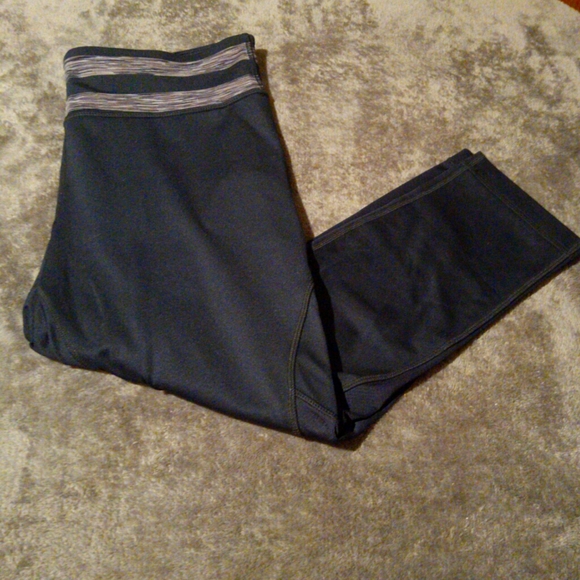 lukka Pants - Lukka black and gray capri athletic leggings size medium